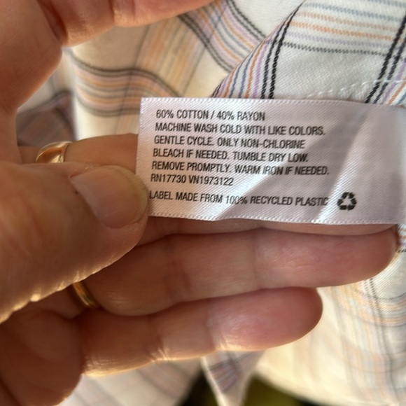 Universal Thread Goods Co. women’s long sleeve button down top in pastel colors. - Picture 4 of 7